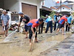 Perumda Tirta Patriot Laksanakan Kerja Bakti Bersih-Bersih di Zona III yang Terdampak Banjir