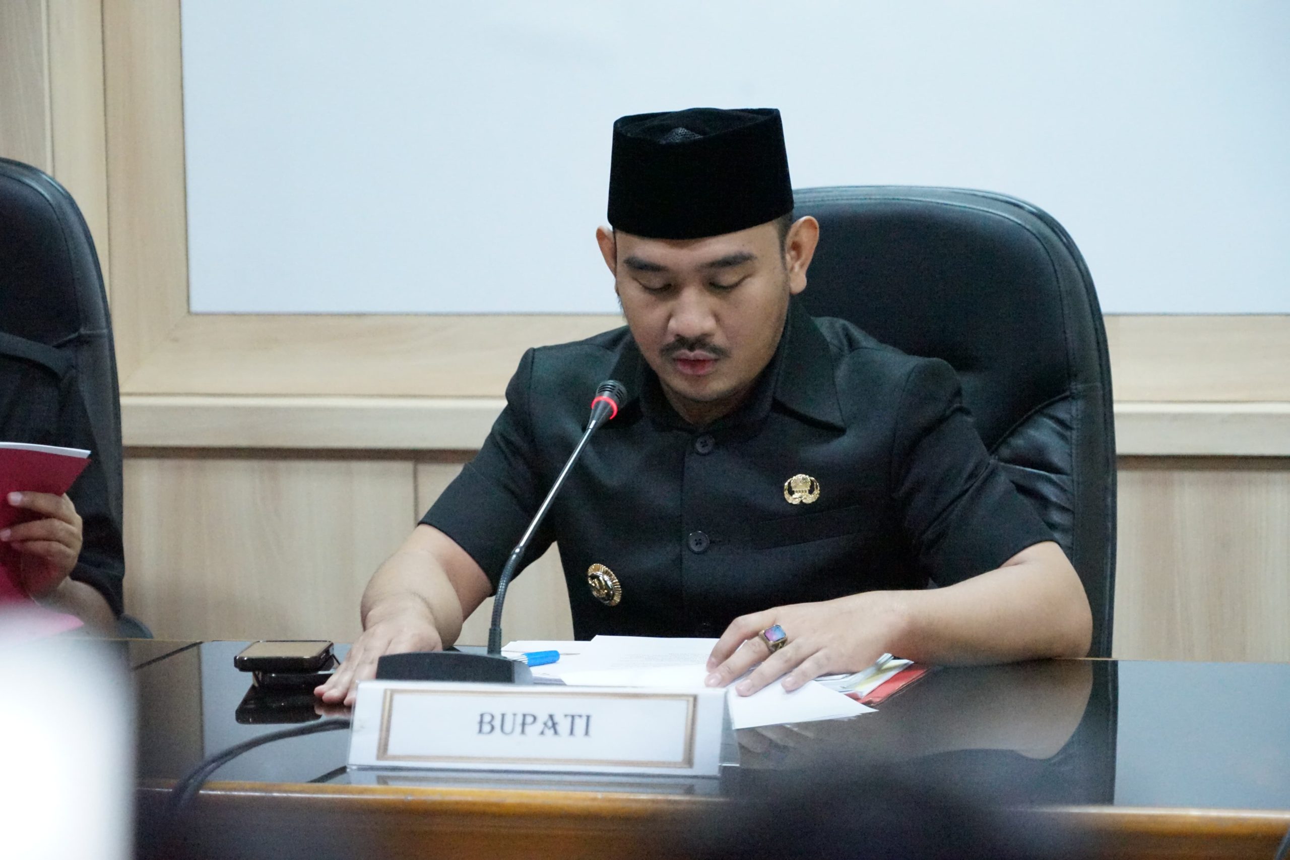 Bupati Bekasi Ade Kuswara Kunang