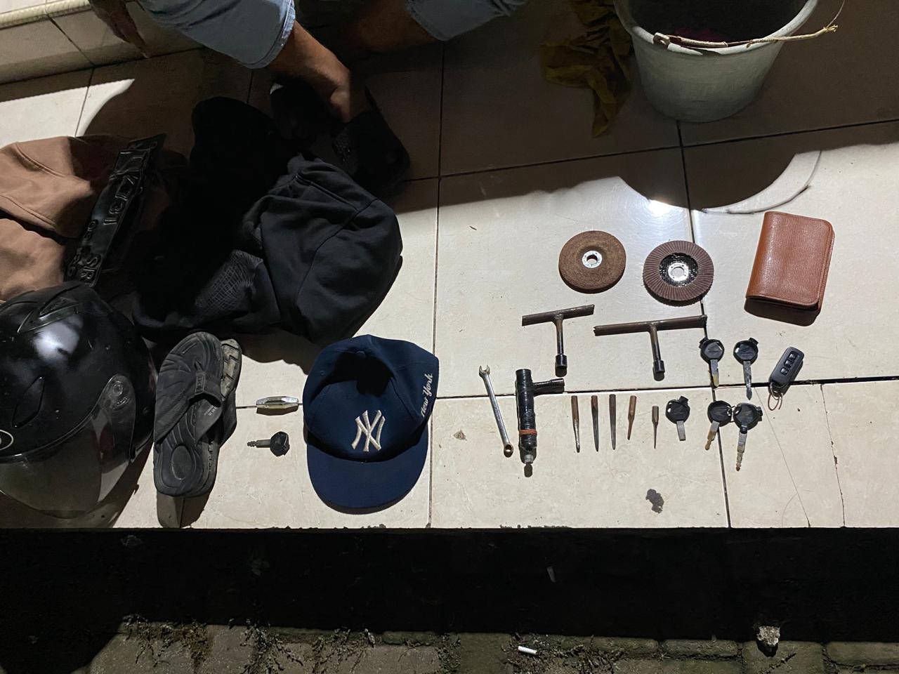 Barang buktiu yang diamankan dari pelaku Curanmor.