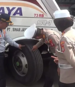 Ramp Check angkutan mudik Lebaran di Terminal Induk Bekasi