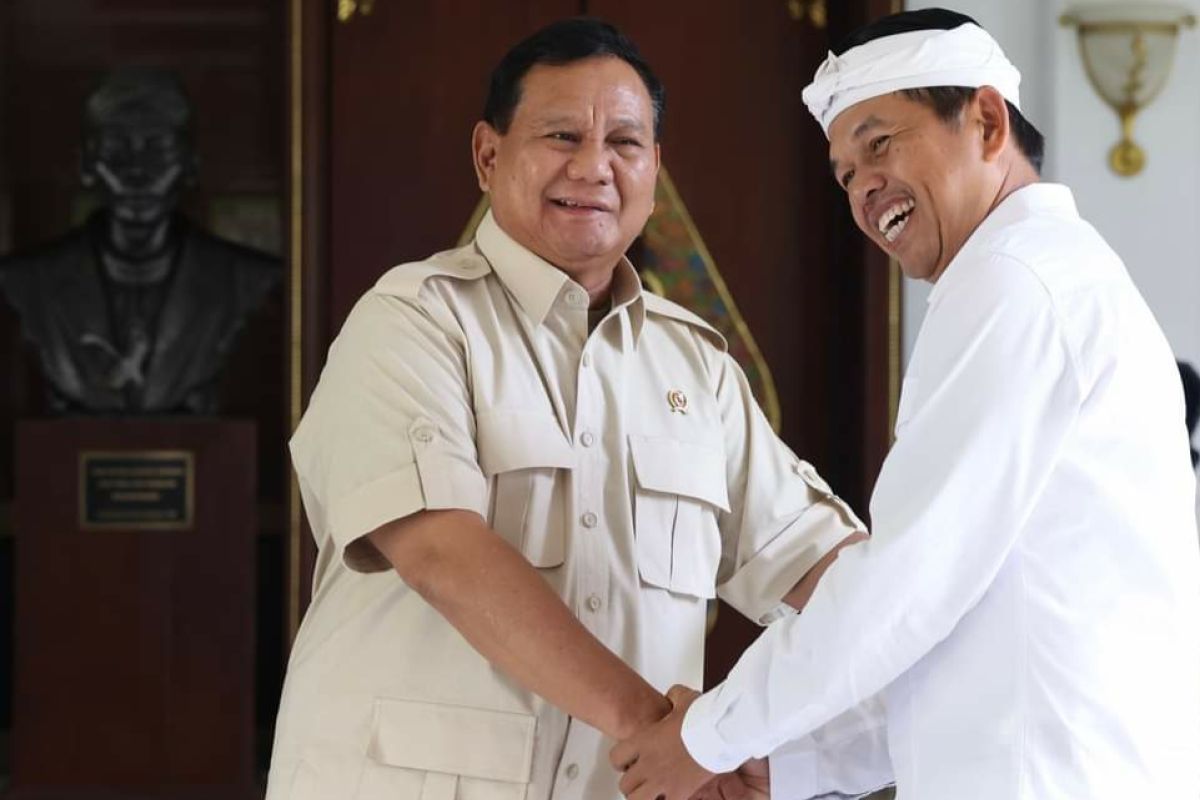 Gubernur Jawa Barat Dedi Mulyadi bersama dengan Presiden Prabowo Subianto. Foto: Antara