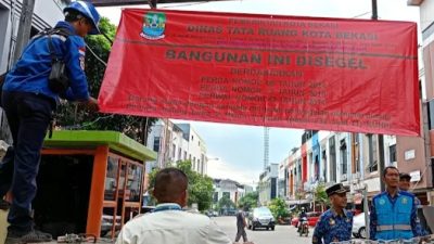 Distaru Kota Bekasi Segel Tiga Gate Parkir Paguyuban Ruko Sentra Niaga Kalimalang