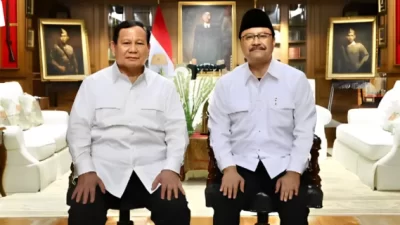 Presiden Prabowo Subianto bersama dengan Menteri Sosial Saifullah Yusuf, atau yang akrab disapa Gus Ipul. Foto: Ist