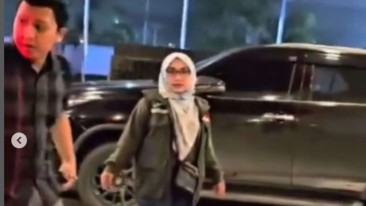 Tangkapan layar video yang menampakan istri Wali Kota Bekasi menginap di hotel saat banjir melumpuhkan Kota Bekasi