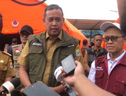 Pemkot Bekasi Lakukan Evakuasi Warga Terdampak Banjir, Siapkan 50 Perahu Karet