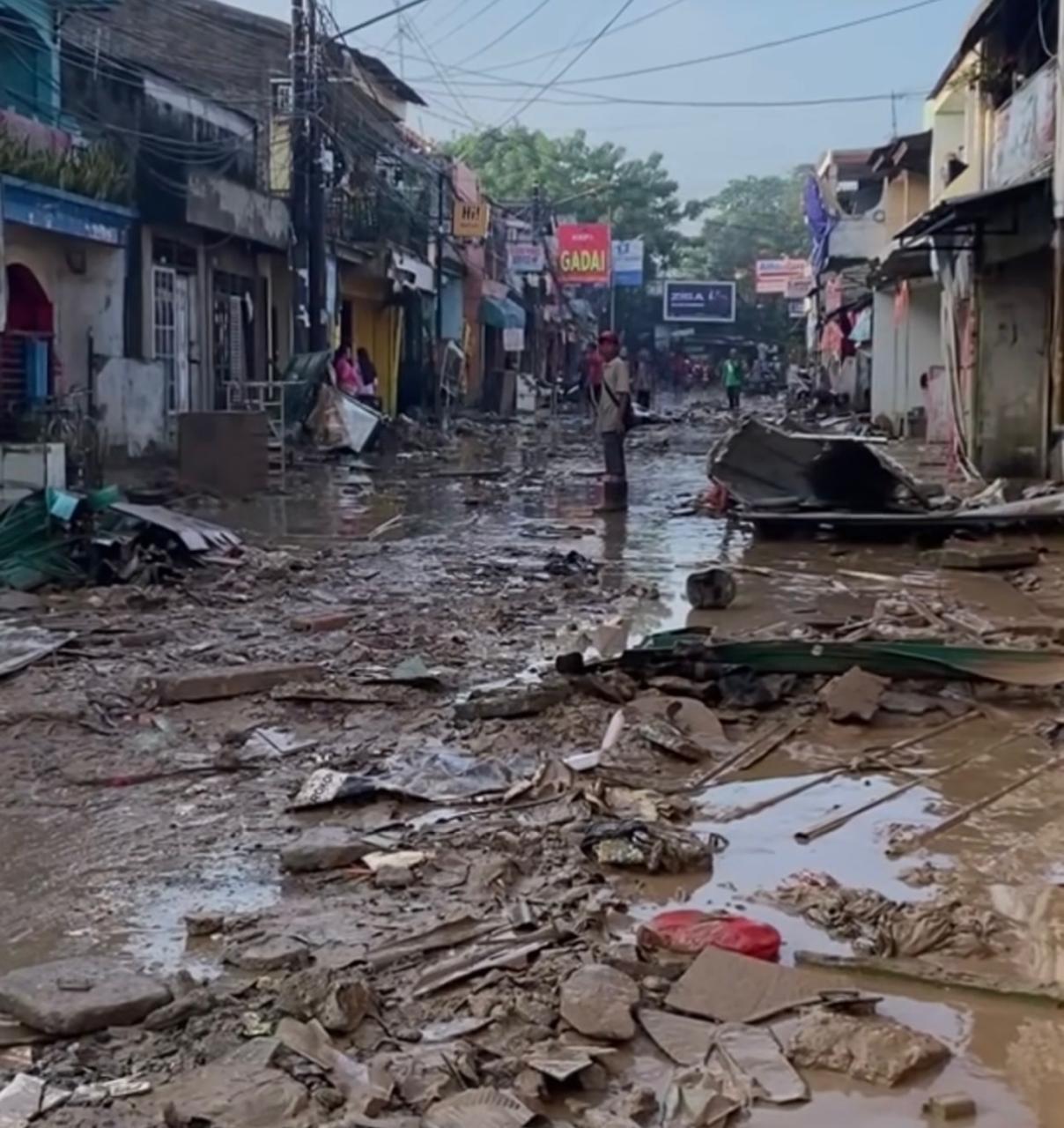 Kondisi Perumahan Pondok Gede Permai pascaditerjang banjir, Rabu (5/3/2025). Foto: Gobekasi.id