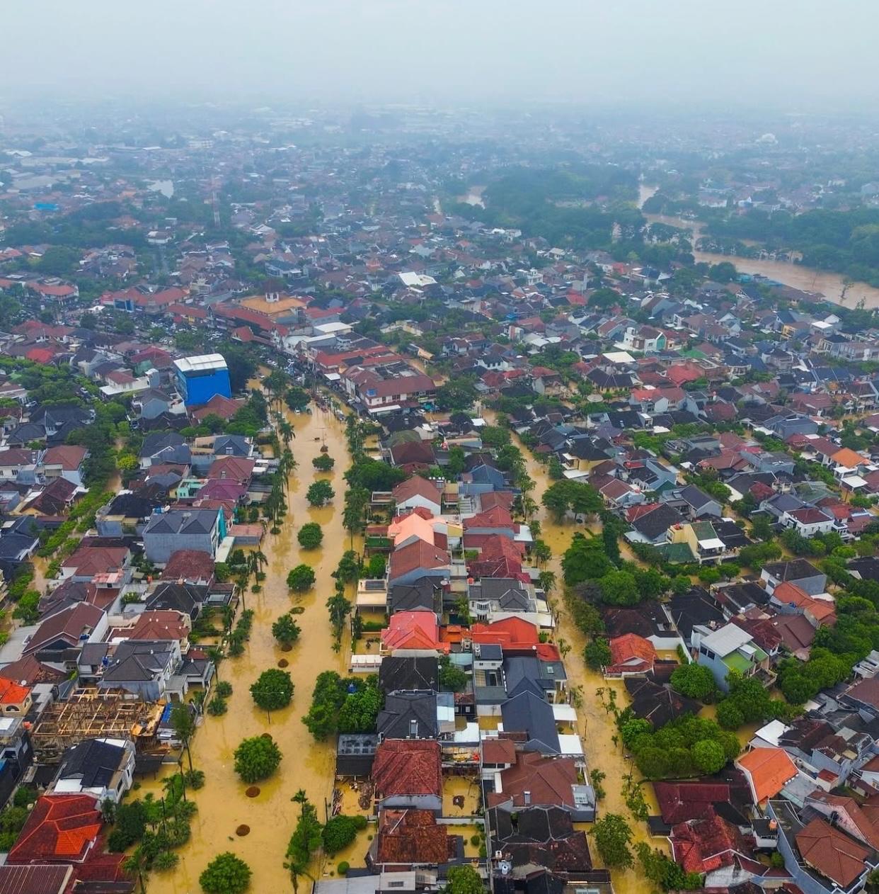Foto udara banjir di Kota Bekasi: Instagram @baaperrun