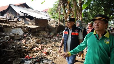 Wakil Wali Kota Bekasi, Abdul Harris Bobihoe memantau pascabanjir di wilayah Margahayu, Bekasi Timur, Sabtu (8/3/2025).