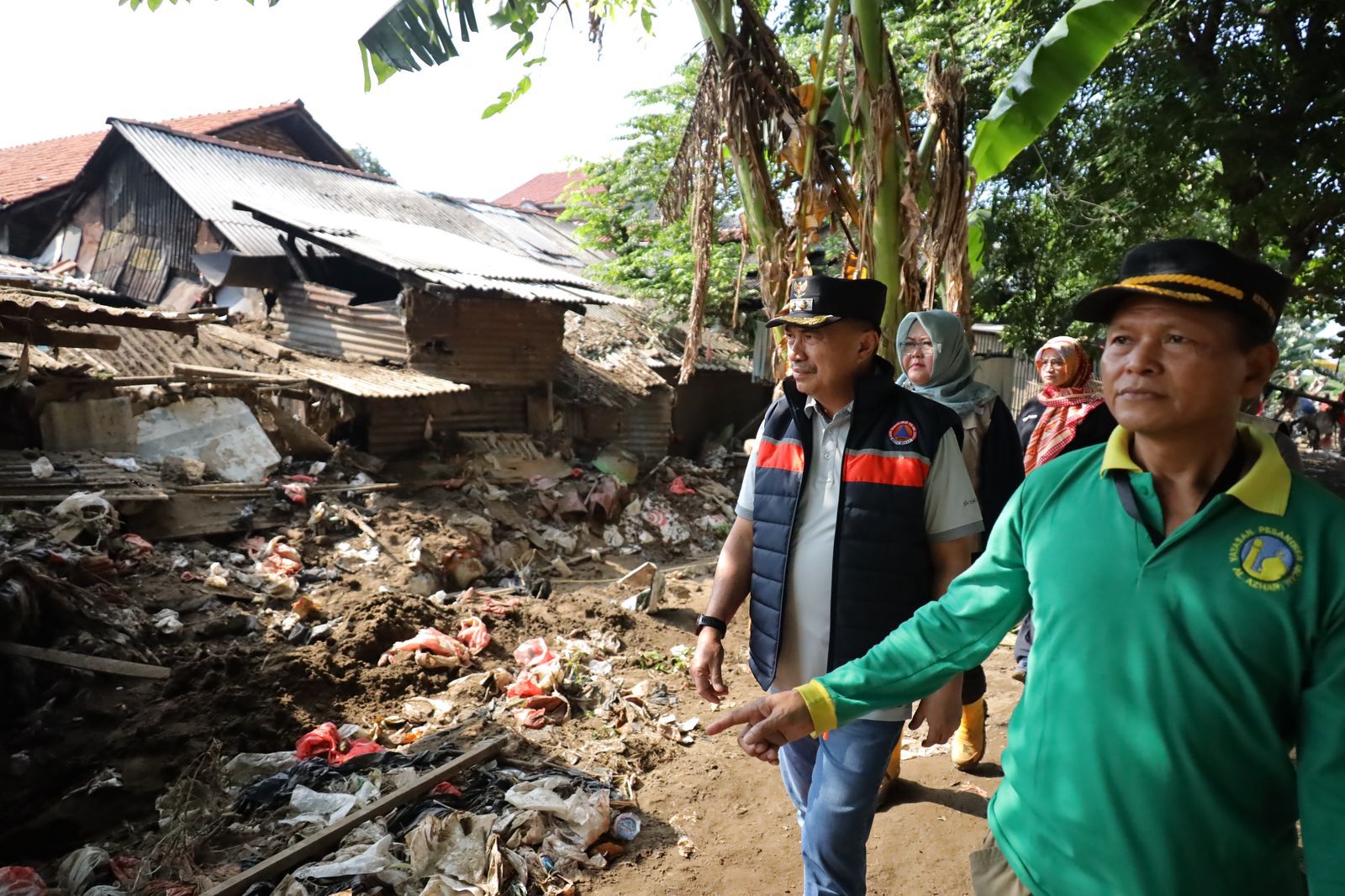 Wakil Wali Kota Bekasi, Abdul Harris Bobihoe memantau pascabanjir di wilayah Margahayu, Bekasi Timur, Sabtu (8/3/2025).