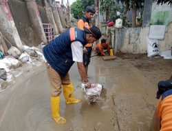 Warga Pondok Gede Permai Masih Tinggal di Tenda Pengungsian Pasca Banjir Hebat