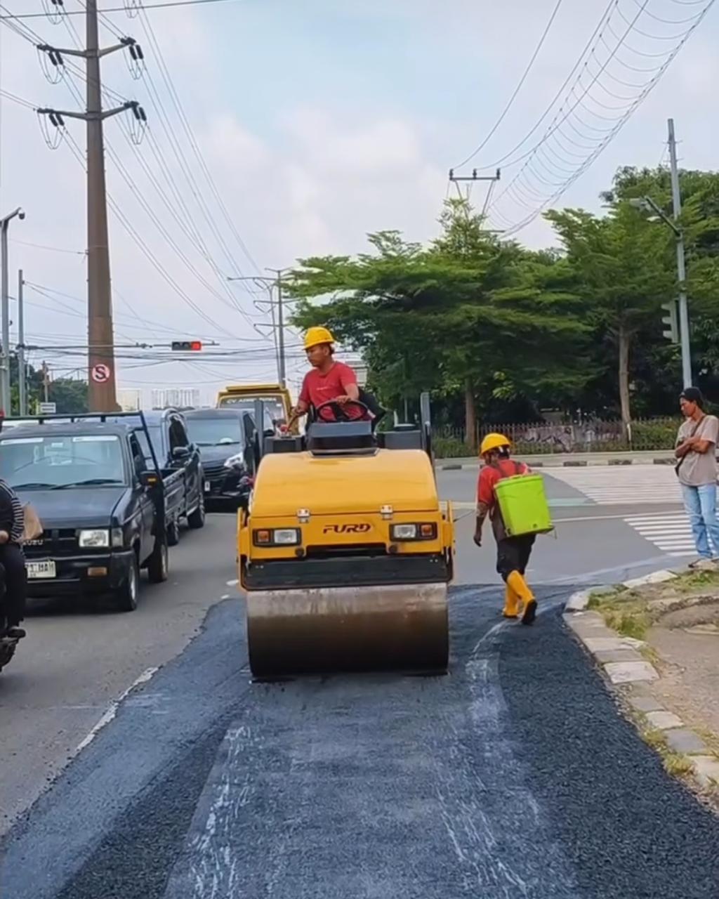 Perbaikan jalan di Kota Bekasi jelang arus mudik Lebaran 2025