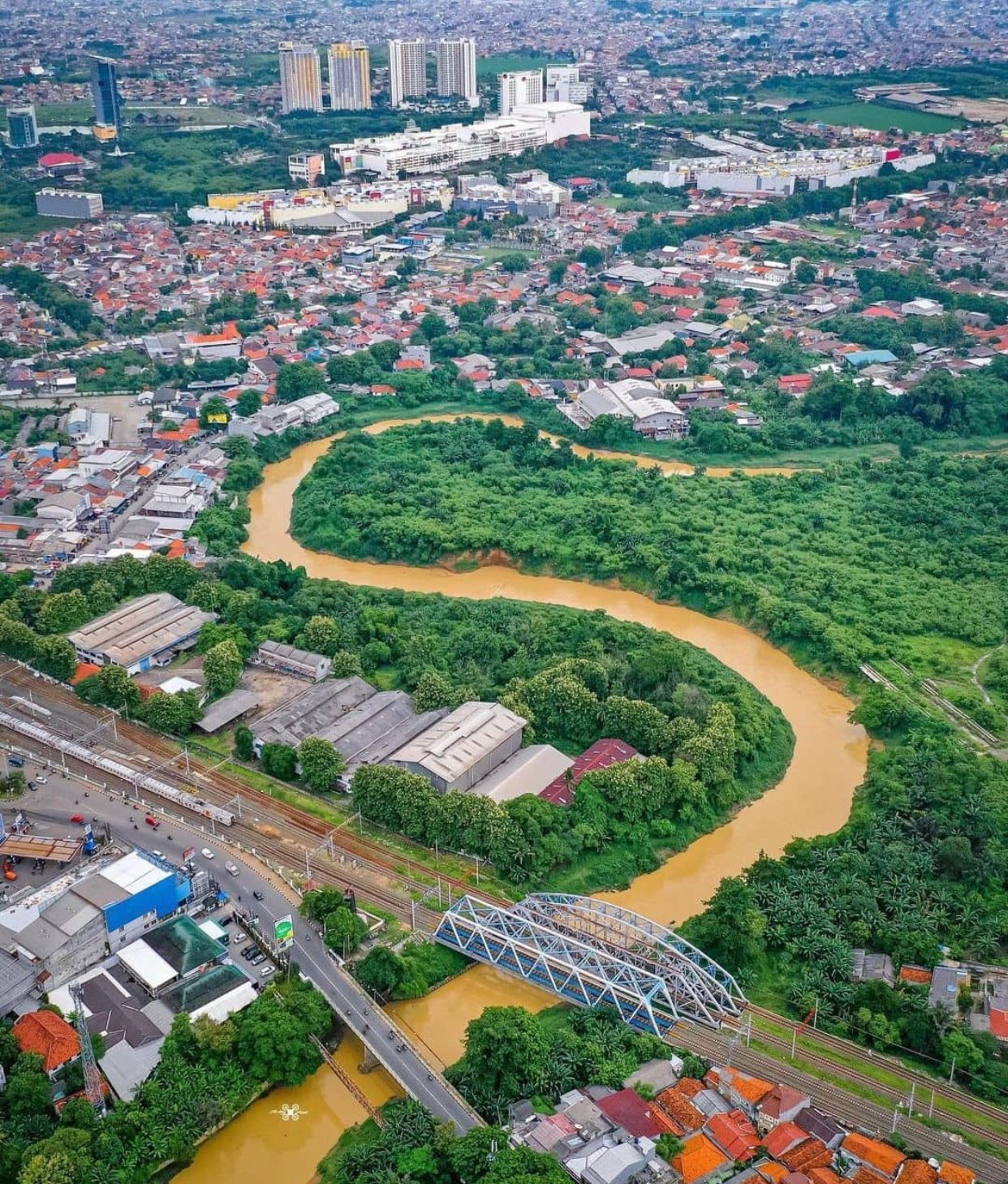 Foto udara Daerah Aliran Sungai (DAS) Bekasi