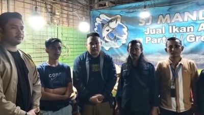 Sodri, pelaku permintaan THR kepada pedagang di Pasar Induk Cibitung saat mengklarifikasi ejadian dan meminta permohonan maaf.
