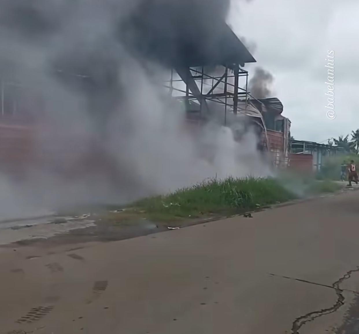 Bengkel Las di Tarumajata Meledak mengakibatkan satu pekerja tewas dan delapan luka bakar.