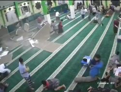 Plafon Masjid di Babelan Roboh Saat Iktikaf, 4 Jamaah Luka-luka