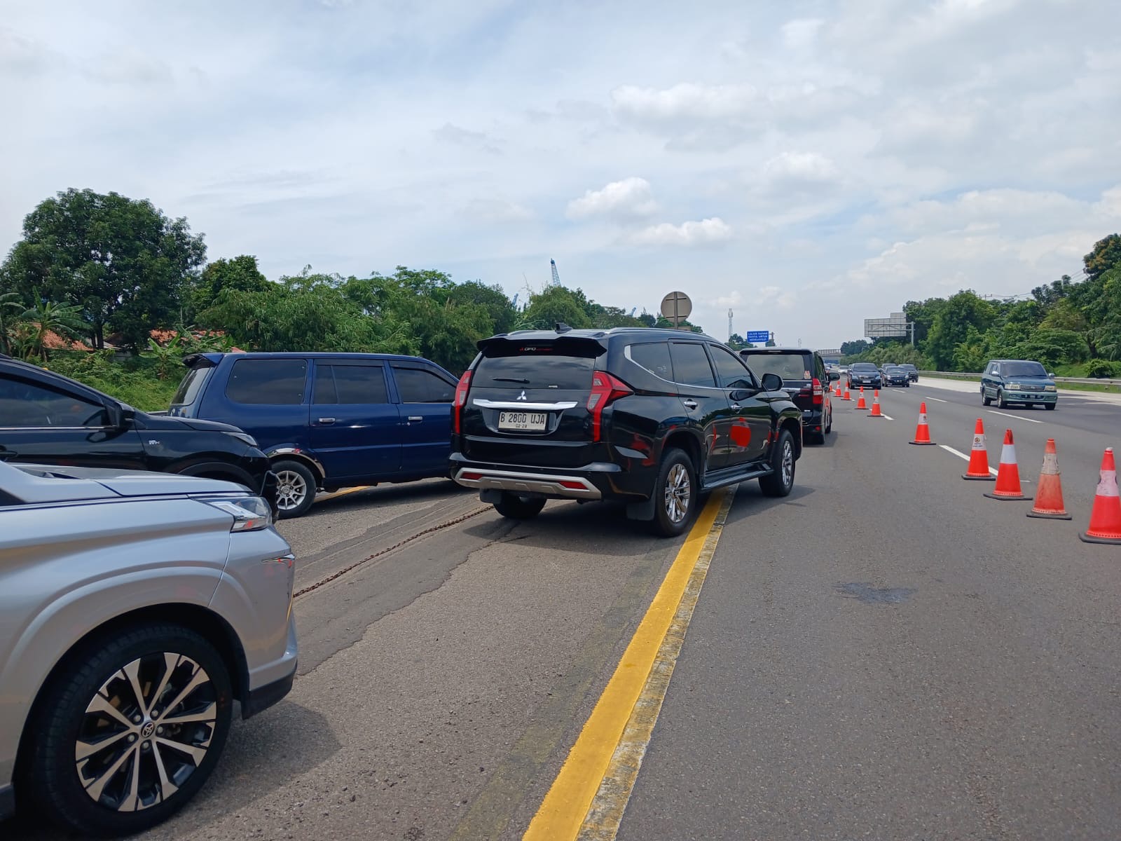 Contraflow di tol Japek