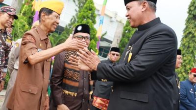 HUT ke-28 Kota Bekasi: Tri Adhianto dan Haris Bobiho Sumbangkan Gaji Pertama untuk Warga Terdampak Banjir