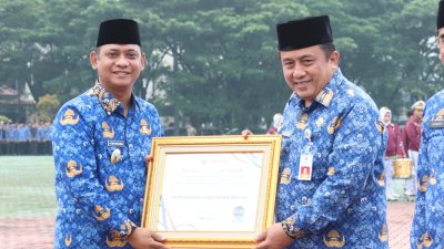 Pemerintah Kabupaten Bekasi meraih penghargaan dari Ombudsman Republik Indonesia dalam penilaian kepatuhan penyelenggaraan pelayanan publik tahun 2024. Penghargaan tersebut secara simbolis diserahkan oleh Wakil Bupati Bekasi, Asep Surya Atmaja, kepada Sekretaris Daerah, Dedy Supriyadi, dalam Upacara Korpri di Plaza Pemkab Cikarang Pusat, Senin (17/3/2025).