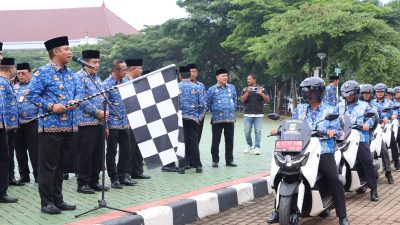 Wakil Bupati Bekasi Asep Surya Atmaja secara resmi melepas 23 Kendaraan Dinas Operasional Roda Dua Untuk Pelayanan Adminduk Dinas Kependudukan dan Pencatatan Sipil Kabupaten Bekasi. Berlangsung di Plaza Pemkab Bekasi Cikarang Pusat, Senin (17/3/2025).