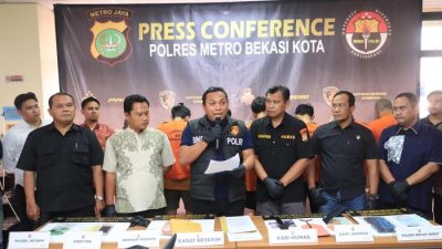 Polres Metro Bekasi Kota menggelar konferensi pers terkait penangkapan 6 curanmor, Jumat (14/3/2025). Foto: Ist