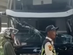 Ugal-ugalan, Sopir Bus Tabrak Sejumlah Kendaraan di Kawasan MM2100