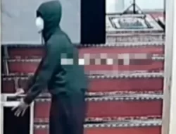 Viral! Pencurian Kotak Amal di Musala Darul Amal Babelan Terekam CCTV