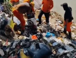 14 Ton Sampah Diangkut dari Bantaran Kali Bekasi di Babelan