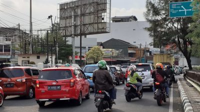 Kondisi Lalu Lintas di Jalan Ir. H Juanda Kota Bekasi. Foto: Gobekasi.id