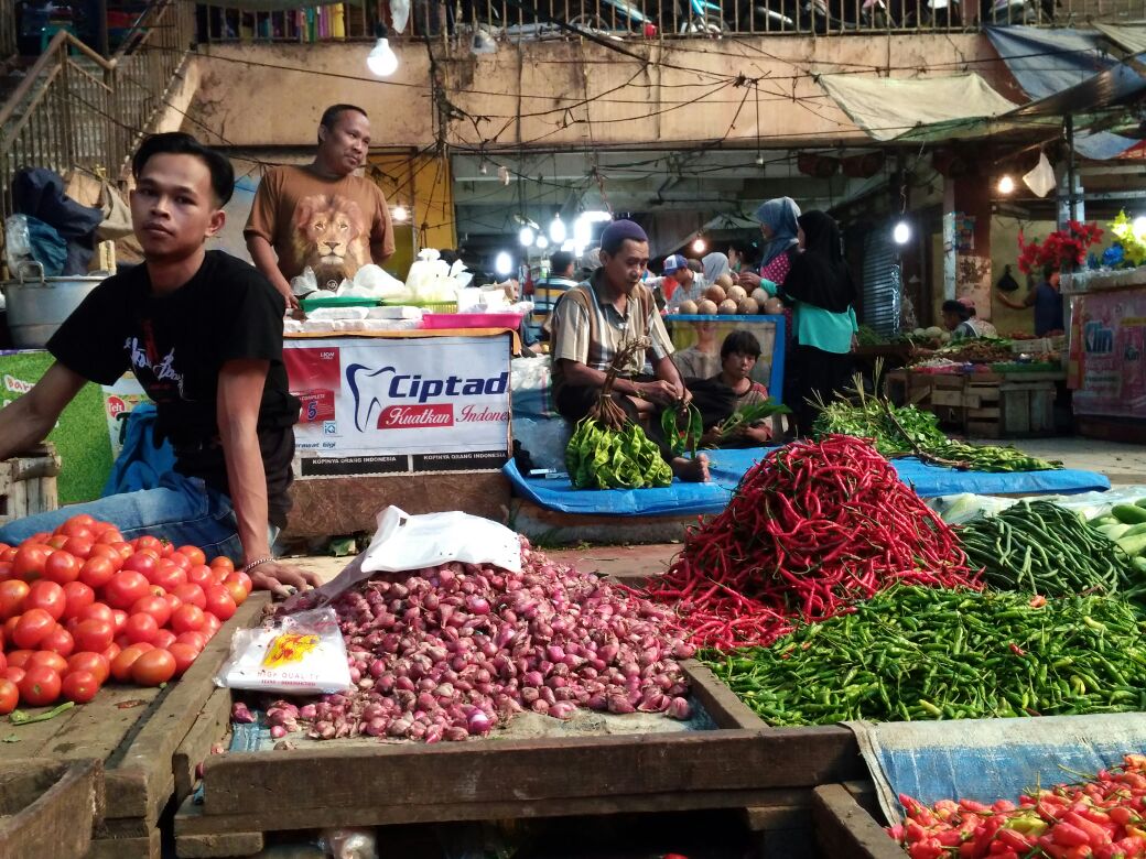Pedagang Sayur Mayur dan Bumbu Dapur di Pasar Kranji. Foto: Gobekasi.id