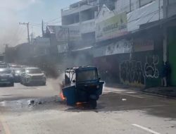 Bajaj Terbakar Saat Arus Balik di Cikarang, Dua Pemudik Selamat