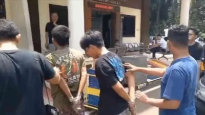 Dua pelaku yang begal polisi di Bekasi ditangkap