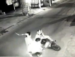 Begal Bacok Warga Sukawangi Bekasi dan Gasak Motor Korban