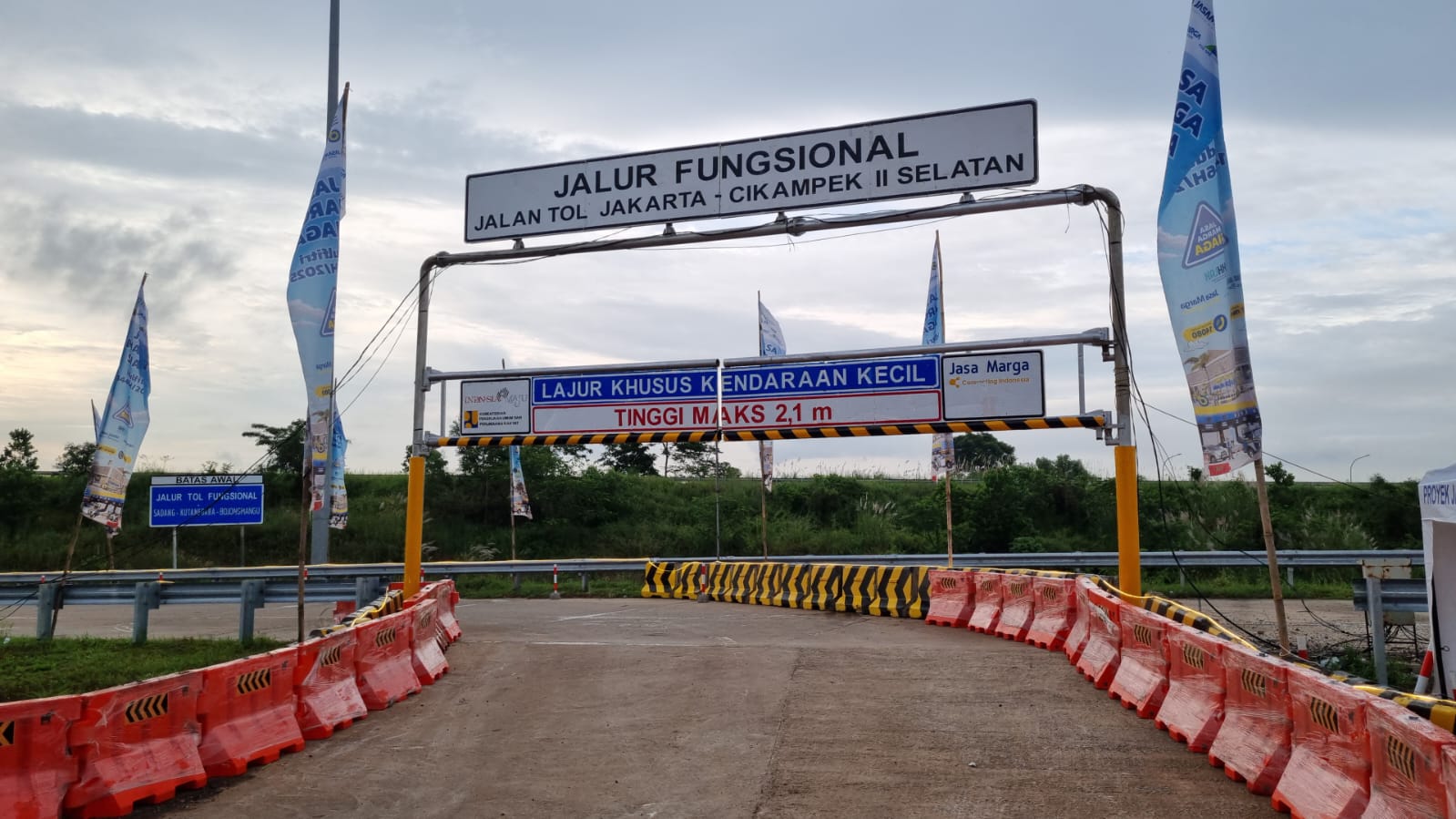 Jalur Fungsional Tol Jakarta - Cikampek II Selatan