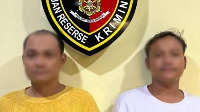 Polres Metro Bekasi Kota menangkap dua preman yang melakukan pungutan ke pedagang di Pasar Baru Bekasi