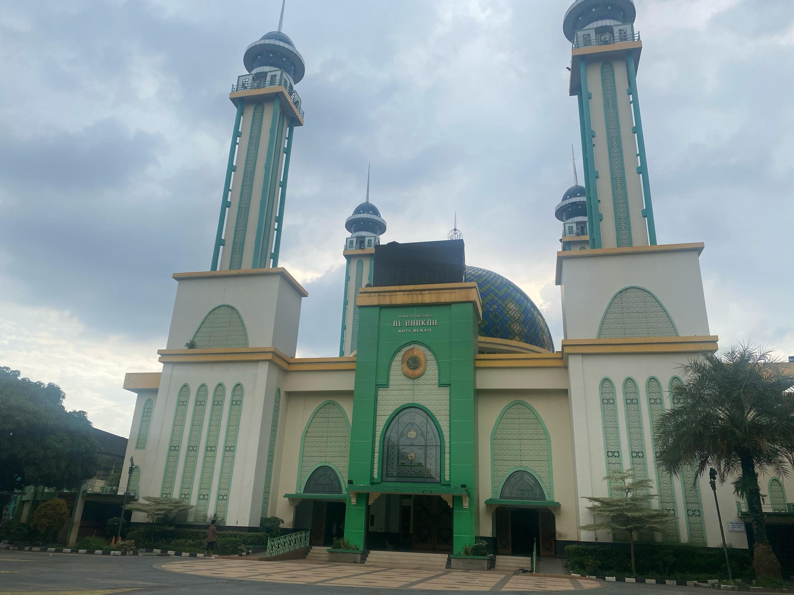 Masjid Agung Al - Barkah Kota Bekasi. Foto: Dok.Gobekasi.id