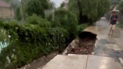 Longsor di Jalan sa'ar, Jatiluhur, Kecamatan Jatiasih, Kota Bekasi, Minggu (6/4/2025).