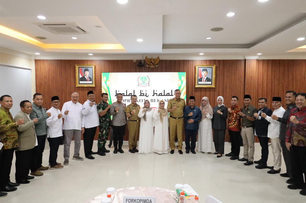 Halal Bihalal DPRD Kota Bekasi bersama Kepala Daerah. Foto: Ist