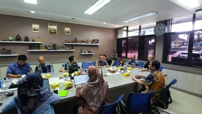 Disdik Kota Bekasi koordinasi dengan Balai Besar Penjaminan Mutu Pendidikan (BBPMP) Jawa Barat untuk pembahasan rombel pelaksanaan Sistem Penerimaan Murid Baru (SPMB). Foto: Ist