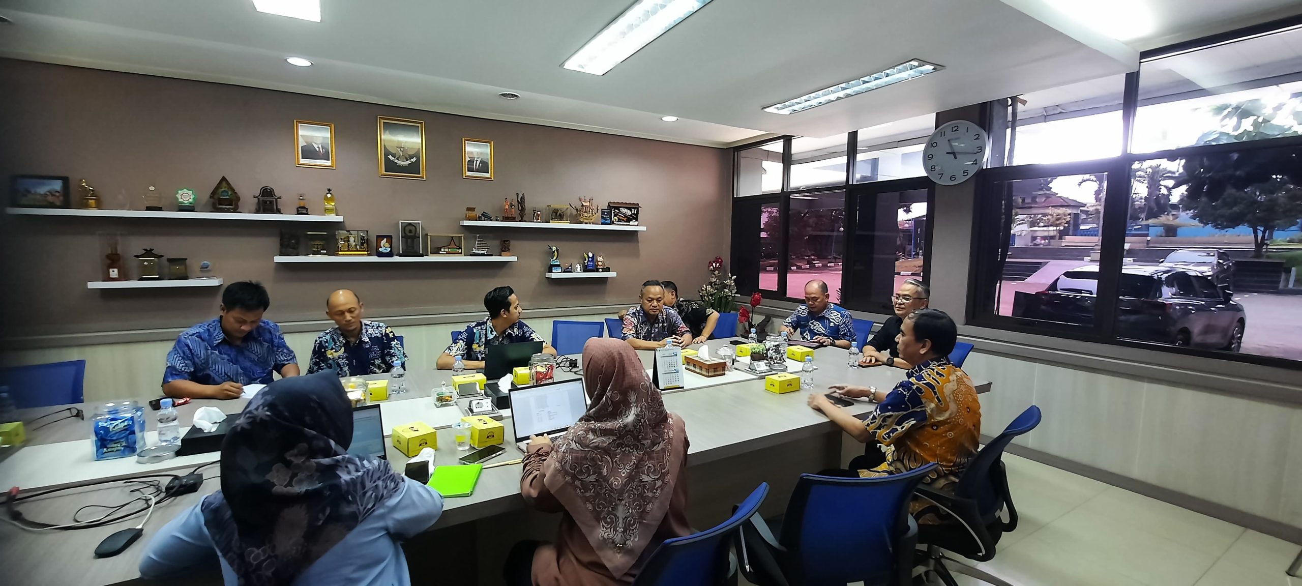 Disdik Kota Bekasi koordinasi dengan Balai Besar Penjaminan Mutu Pendidikan (BBPMP) Jawa Barat untuk pembahasan rombel pelaksanaan Sistem Penerimaan Murid Baru (SPMB). Foto: Ist