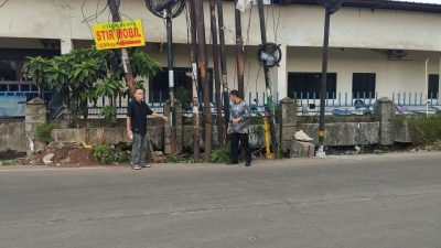 Lokasi Kabel menjuntai hingga sebabkan pemotor jatuh. Foto: Ist