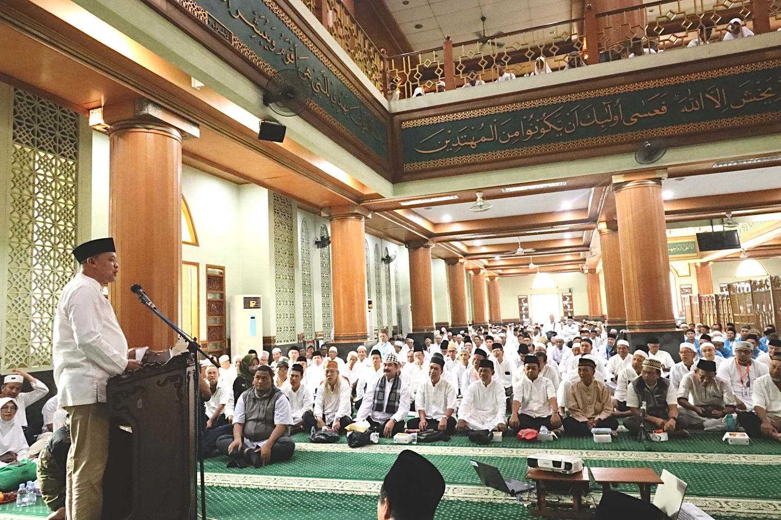 Wali Kota Bekasi, Tri Adhianto, hadir secara langsung membuka kegiatan Manasik Haji Tahap Pertama yang digelar di Masjid Agung Al-Barkah, Sabtu pagi (12/4/2025).