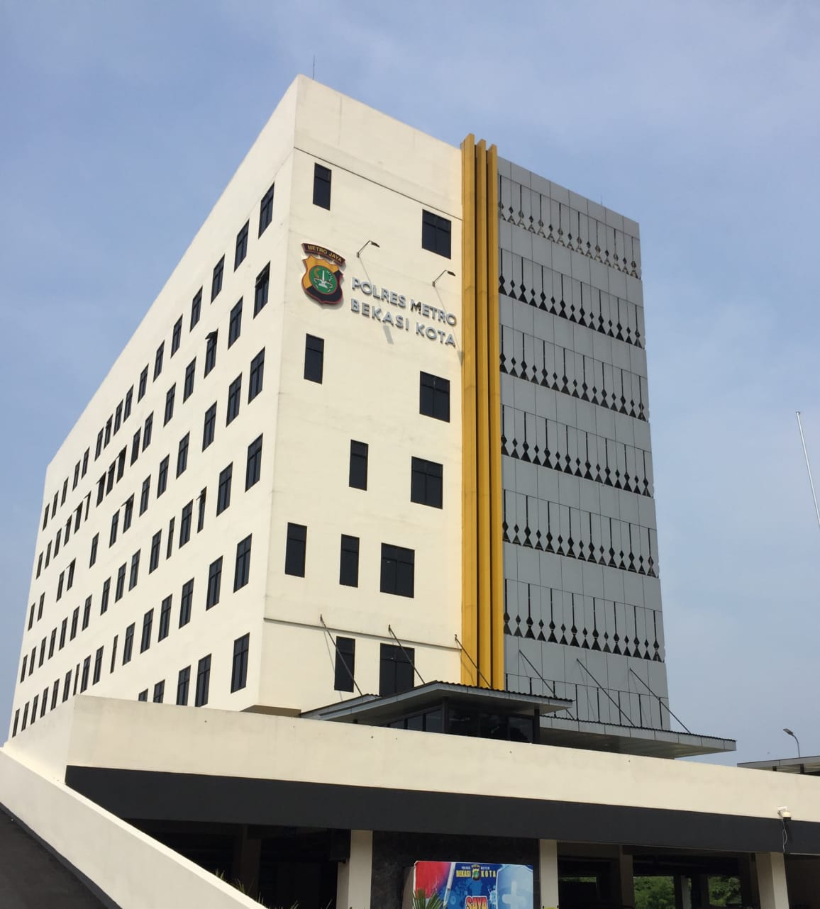 Kota Bekasi - Gedung Polres Metro Bekasi Kota