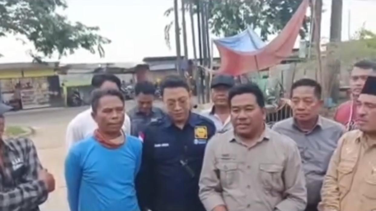 Wardi Sampaikan Klarifikasi usai videonya mendatangi proyek pembangunan pagar di SDN 01 Setialaksana, Kecamatan Cabangbungin, Kabupaten Bekasi viral