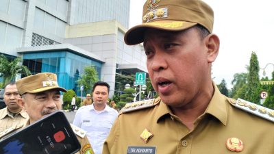 Wali Kota Bekasi Tri Adhianto dan Wakil Wali Kota Bekasi Abdul Harris Bobihoe usai melaksanakan apel pagi, Senin (21/4/2025). Foto: Ist