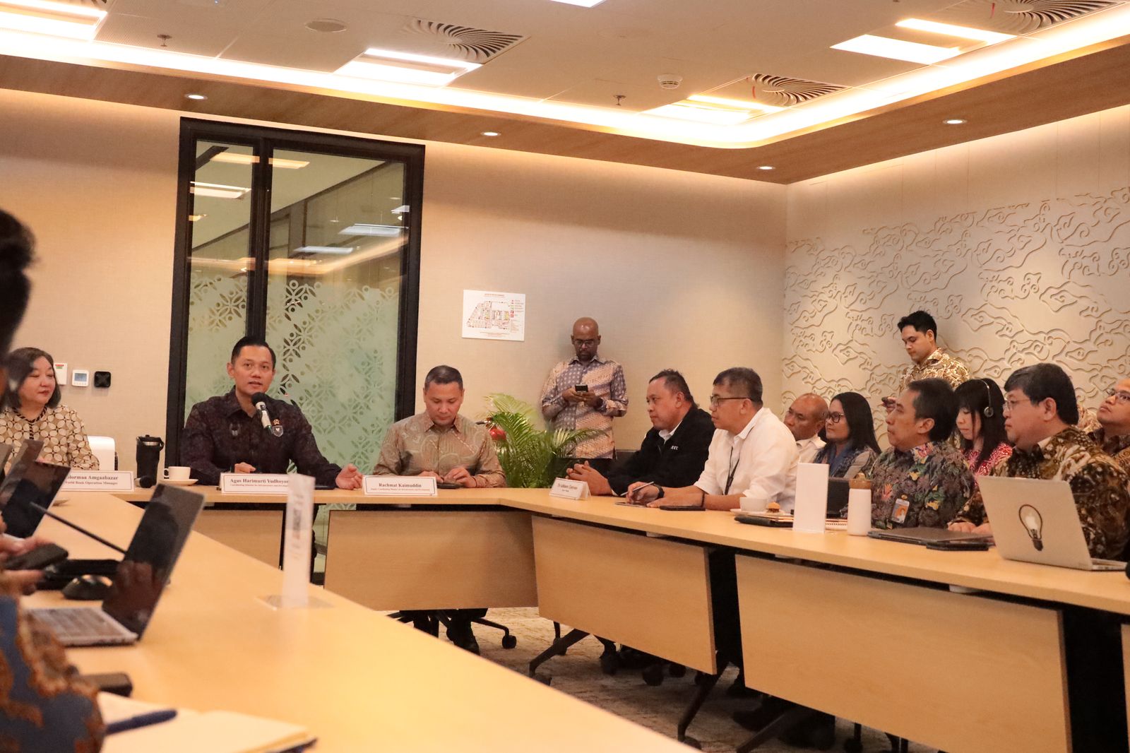 Forum Group Discussion (FGD) bertema "Implementasi Waste to Energy dalam Rangka Mengatasi Kedaruratan Sampah".