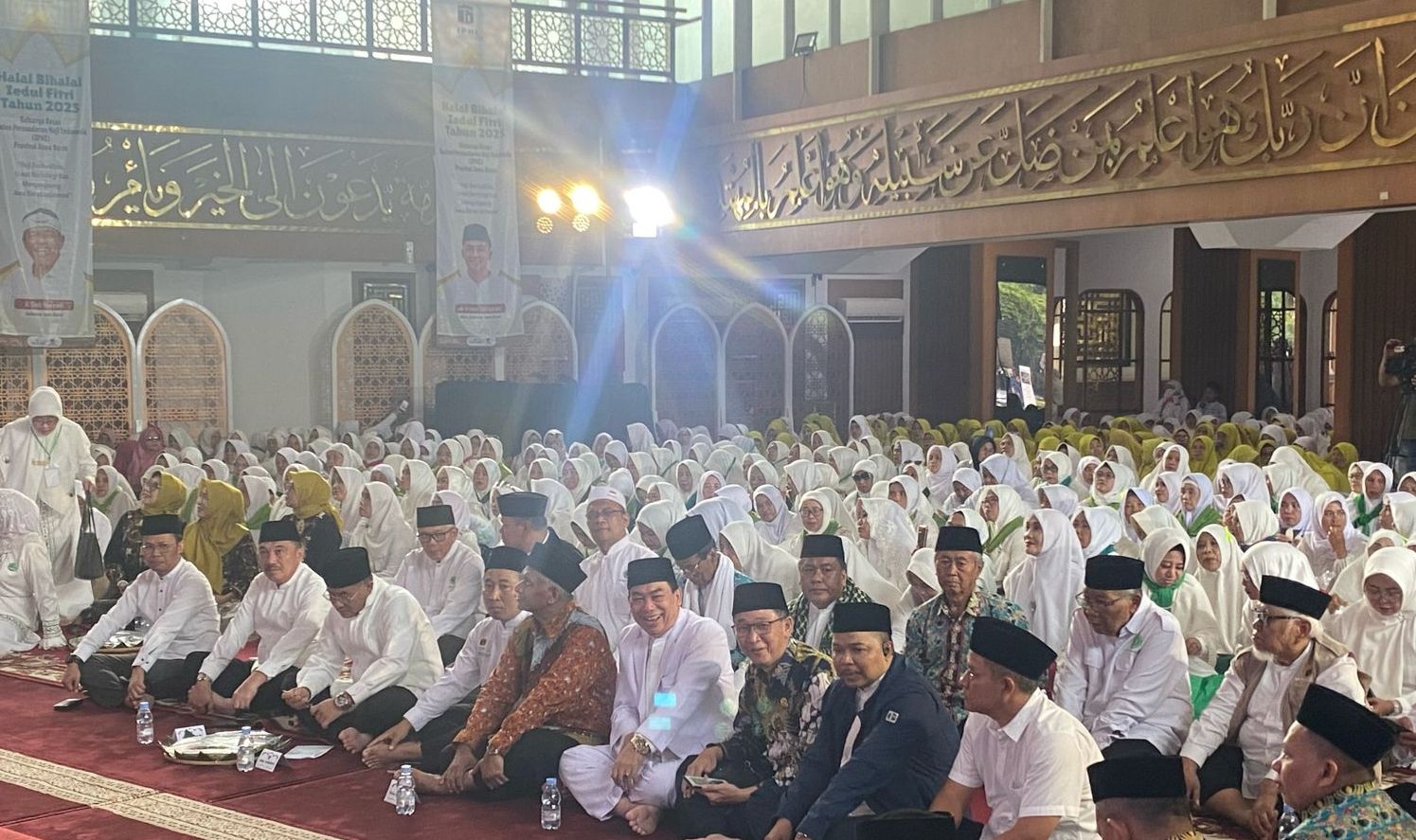 Ikatan Persaudaraan Haji Indonesia (IPHI) Jawa Barat menggelar acara Halal Bihalal Idul Fitri 1446 H di Masjid Al Mutaqqin, Komplek Gedung Sate, Bandung, Jawa Barat.