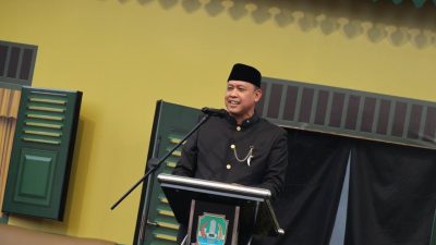 Wali Kota Bekasi Tri Adhianto saat meberikan sambutan di acara Lebaran Bekasi 2025. Foto: Ist