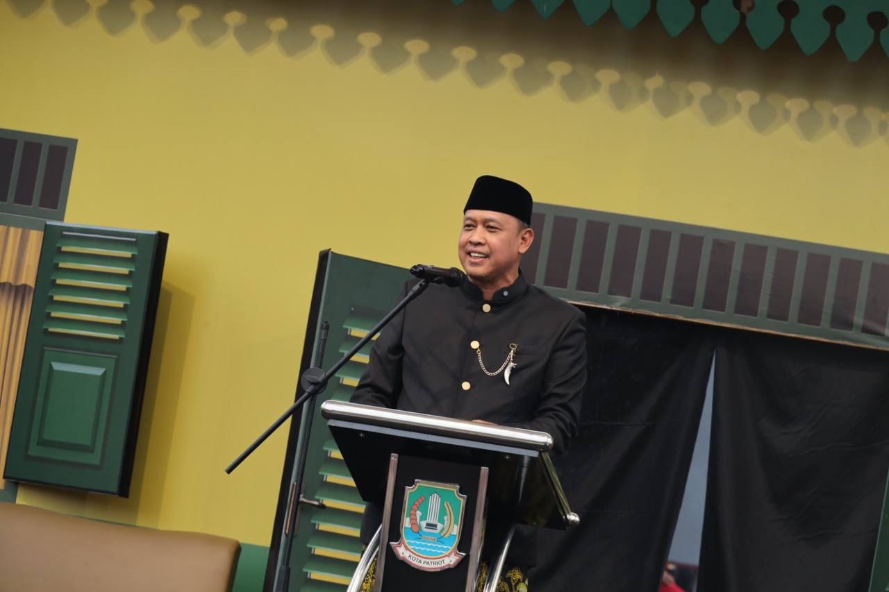 Wali Kota Bekasi Tri Adhianto saat meberikan sambutan di acara Lebaran Bekasi 2025. Foto: Ist
