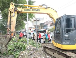 Wali Kota Bekasi Tinjau Penertiban Bangli dan Instruksikan Pembangunan Taman Interaksi di Medan Satria