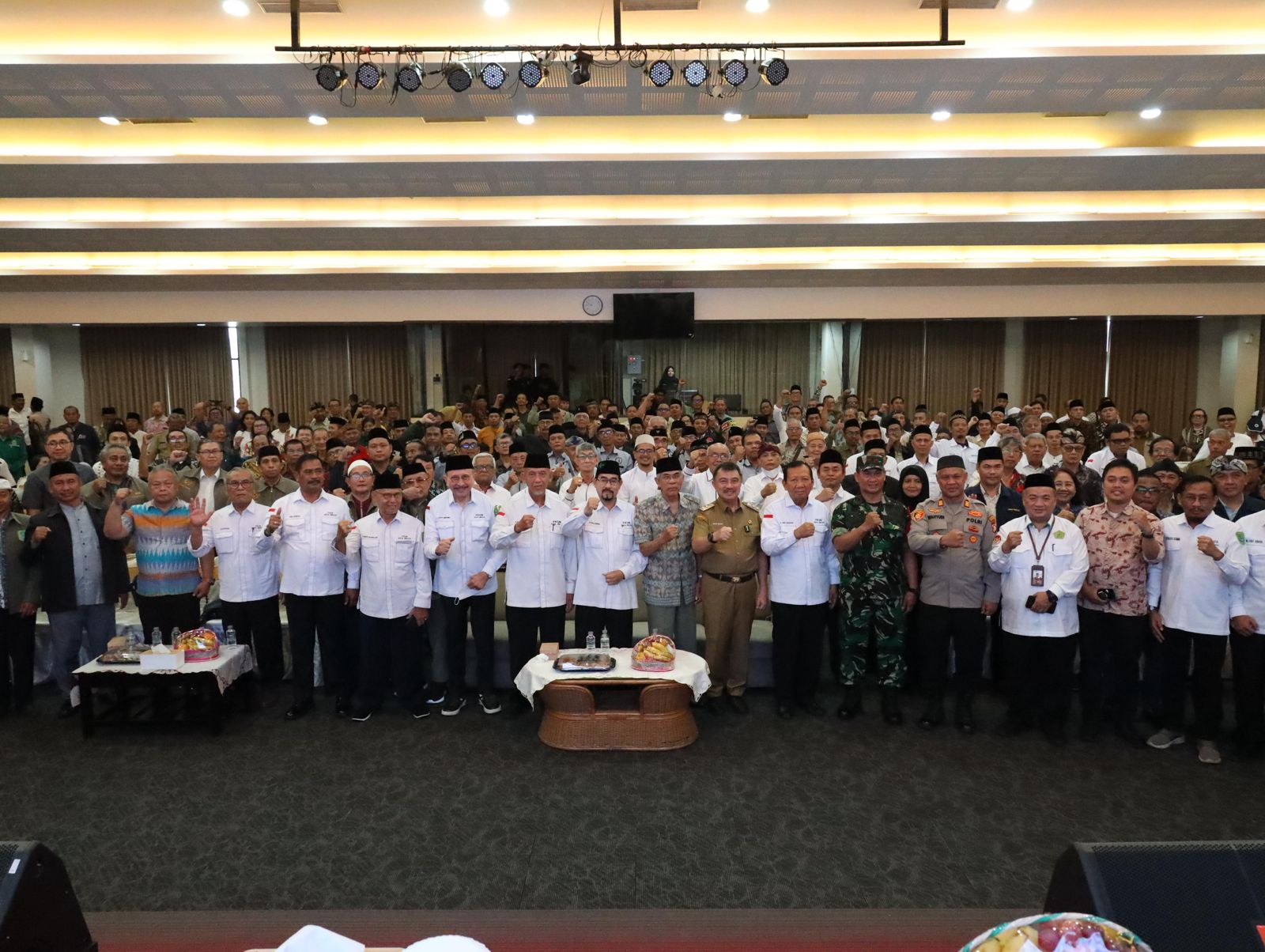 Forum Kerukunan Umat Beragama (FKUB) Kota Bekasi bersama Badan Kesatuan Bangsa dan Politik (Kesbangpol) menggelar Rapat Koordinasi (Rakor) Majelis Umat Beragama (MUB) tingkat kecamatan dan kelurahan se-Kota Bekasi, bertempat di Rhema Building Convention Center, Bekasi Barat.
